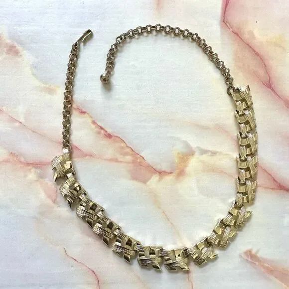 Gold tone vintage necklace - Picture 2 of 7